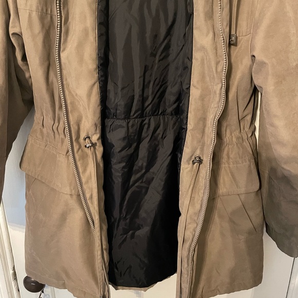 Women’s Fleet Street Faux-Fur Hooded Midweight Jacket - Picture 4 of 7